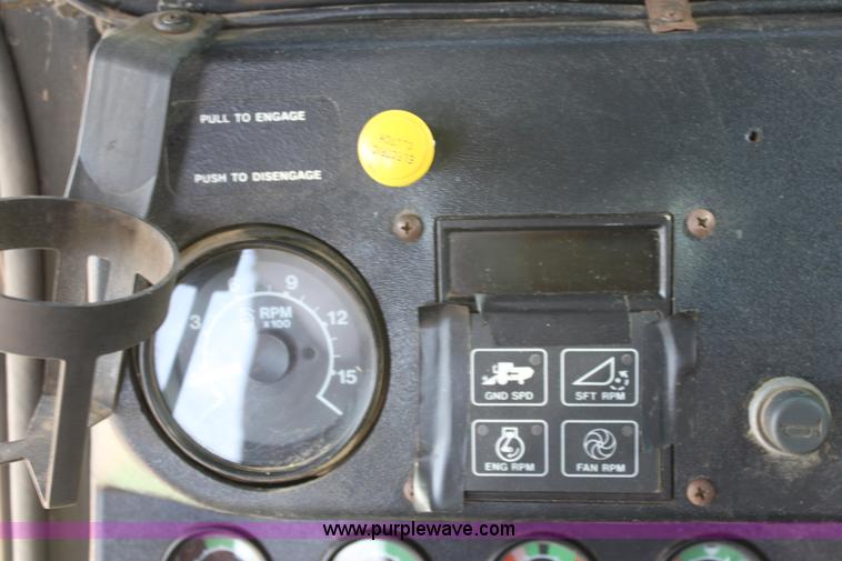 image for item A7394 1985 John Deere 8820 Titan II combine