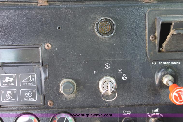 image for item A7394 1985 John Deere 8820 Titan II combine