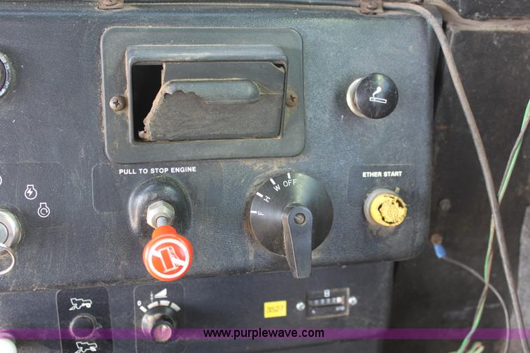 image for item A7394 1985 John Deere 8820 Titan II combine