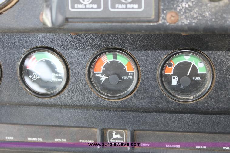 image for item A7394 1985 John Deere 8820 Titan II combine