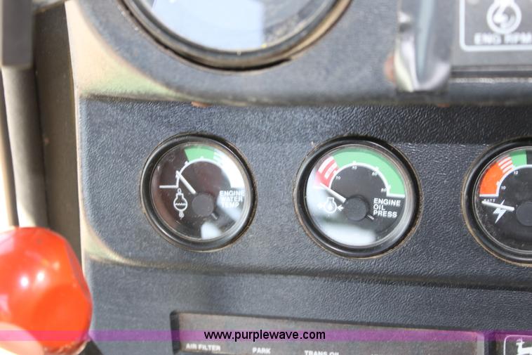 image for item A7394 1985 John Deere 8820 Titan II combine