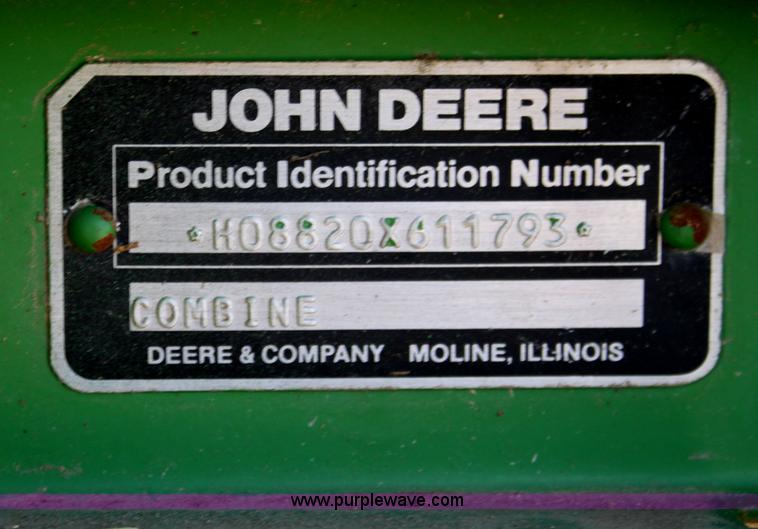 image for item A7394 1985 John Deere 8820 Titan II combine