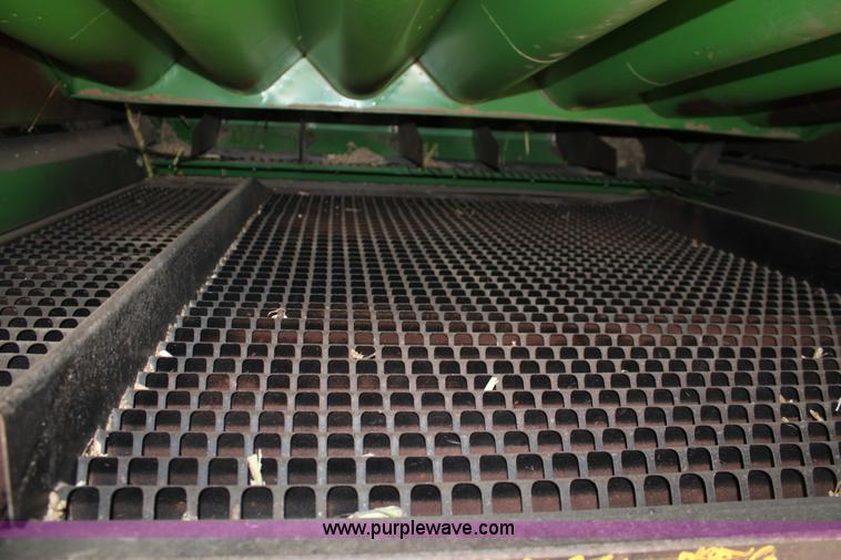 image for item A7394 1985 John Deere 8820 Titan II combine