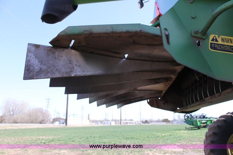 image for item A7394 1985 John Deere 8820 Titan II combine