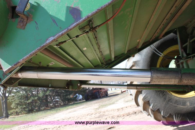 image for item A7394 1985 John Deere 8820 Titan II combine