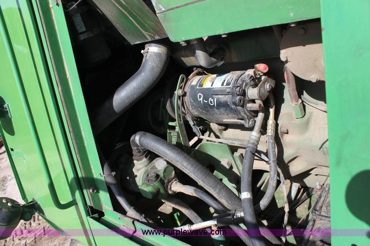 image for item A7394 1985 John Deere 8820 Titan II combine