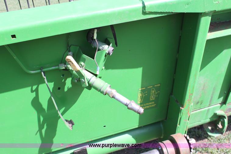 image for item A7395 1997 John Deere 920 flex head