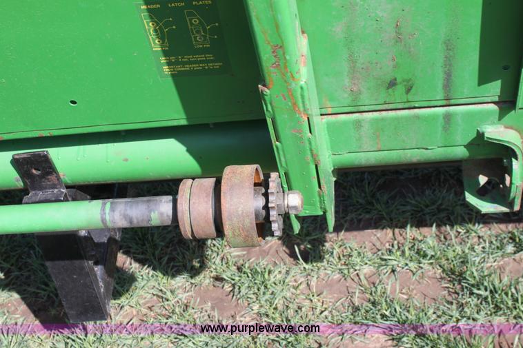 image for item A7395 1997 John Deere 920 flex head