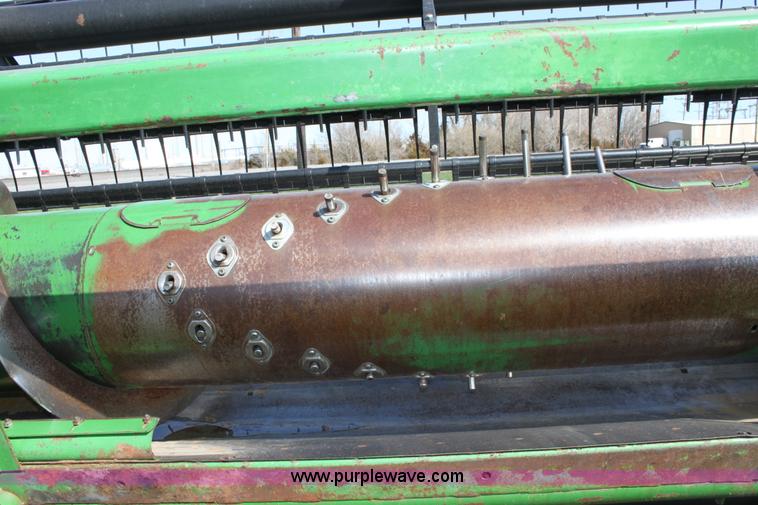 image for item A7395 1997 John Deere 920 flex head