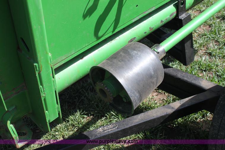 image for item A7395 1997 John Deere 920 flex head