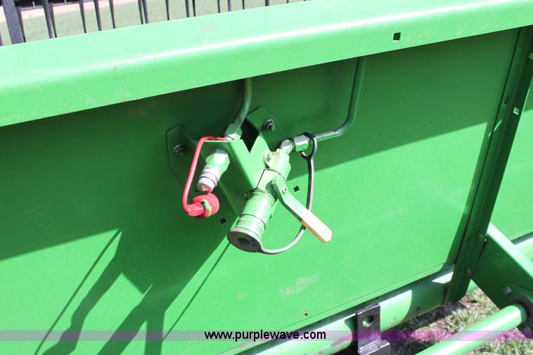 image for item A7395 1997 John Deere 920 flex head