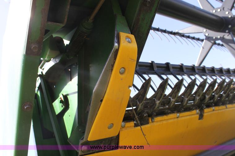 image for item A7395 1997 John Deere 920 flex head