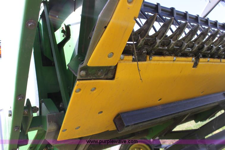 image for item A7395 1997 John Deere 920 flex head