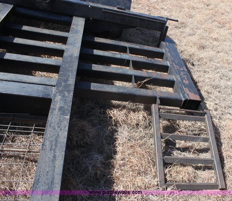 image for item A7408 1988 33' single axle combine trailer