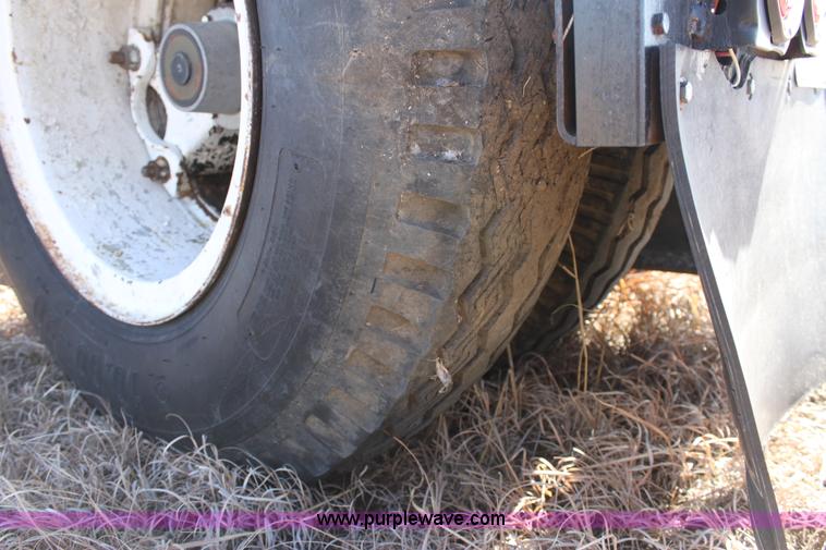 image for item A7408 1988 33' single axle combine trailer