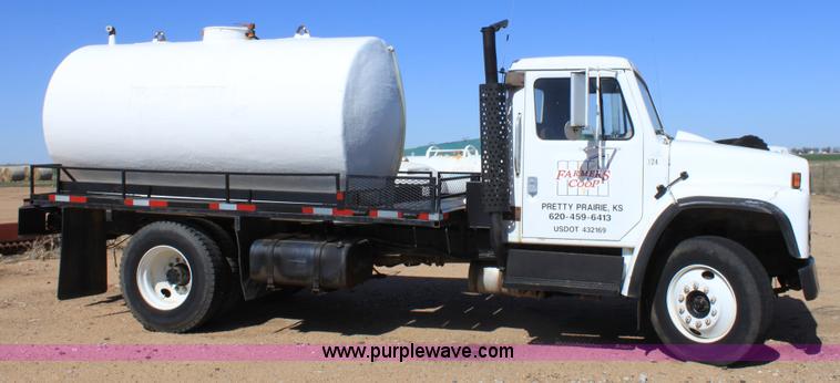 image for item A7436 1979 International 1854 liquid tender truck