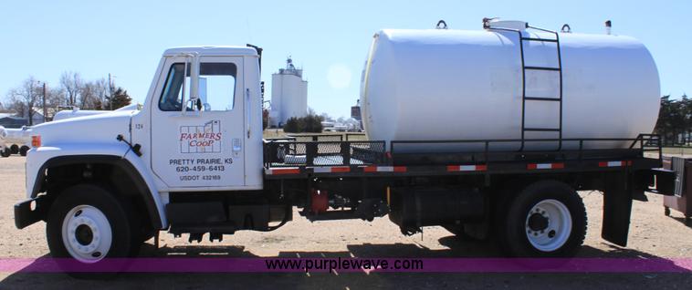 image for item A7436 1979 International 1854 liquid tender truck