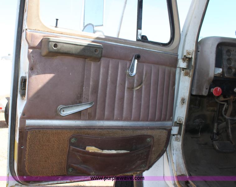 image for item A7436 1979 International 1854 liquid tender truck