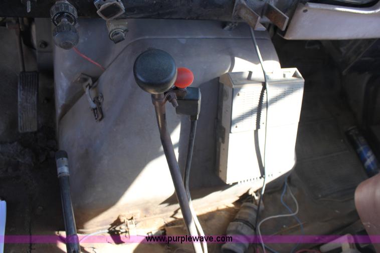 image for item A7436 1979 International 1854 liquid tender truck