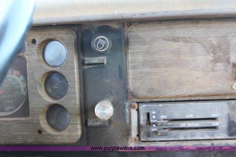 image for item A7436 1979 International 1854 liquid tender truck