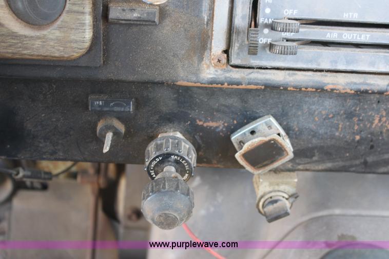 image for item A7436 1979 International 1854 liquid tender truck