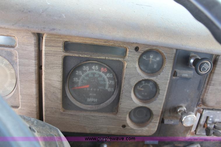 image for item A7436 1979 International 1854 liquid tender truck