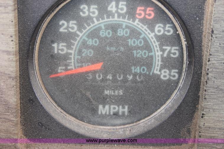 image for item A7436 1979 International 1854 liquid tender truck