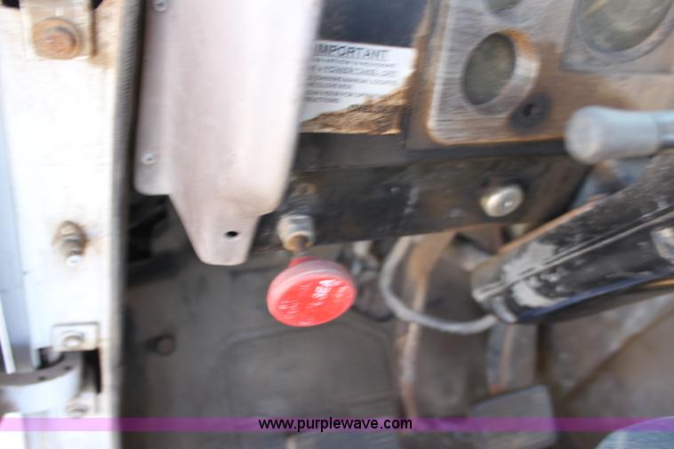 image for item A7436 1979 International 1854 liquid tender truck