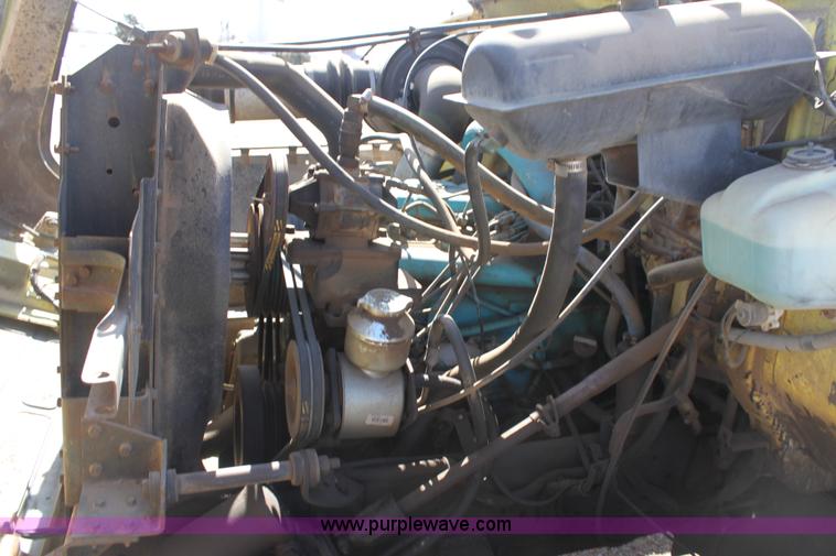 image for item A7436 1979 International 1854 liquid tender truck