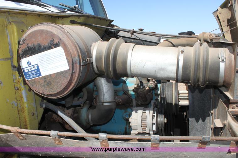 image for item A7436 1979 International 1854 liquid tender truck