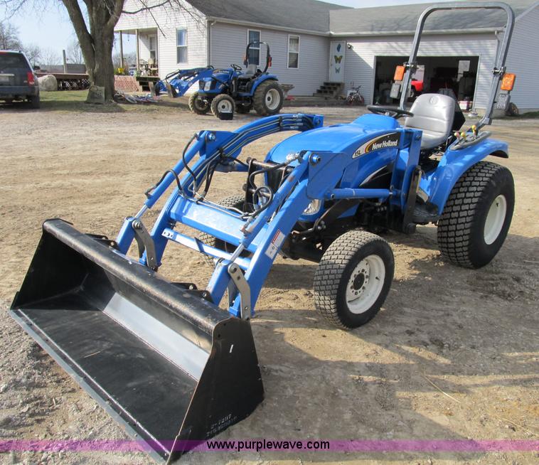 image for item B2630 2004 New Holland TC33DA MFWD tractor