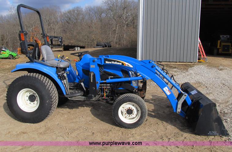 image for item B2630 2004 New Holland TC33DA MFWD tractor