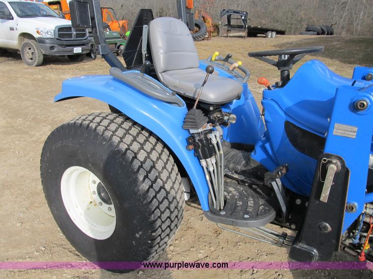 image for item B2630 2004 New Holland TC33DA MFWD tractor