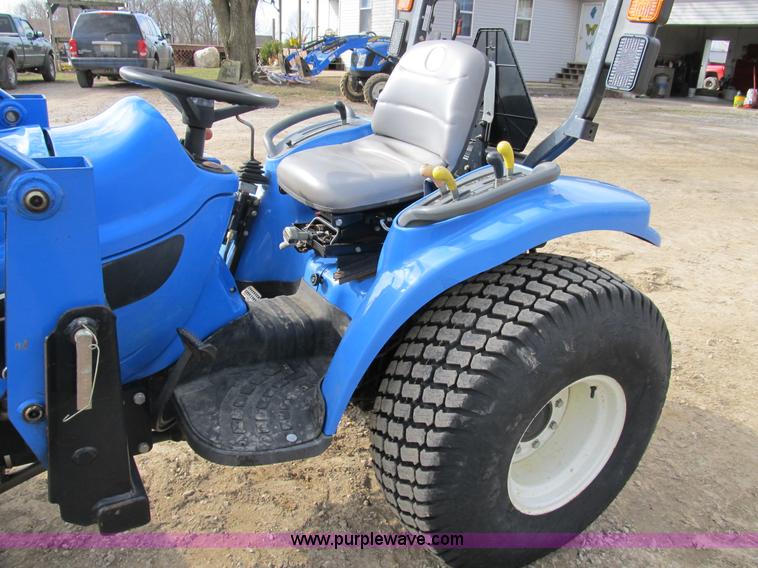 image for item B2630 2004 New Holland TC33DA MFWD tractor