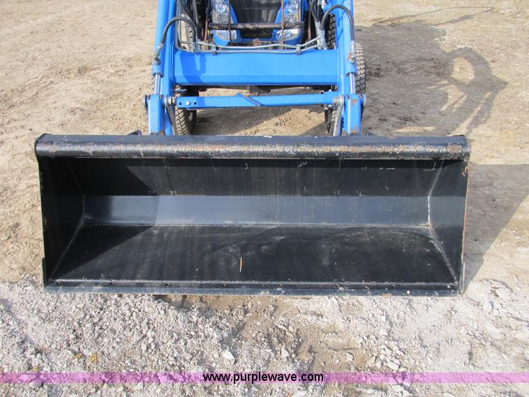 image for item B2630 2004 New Holland TC33DA MFWD tractor