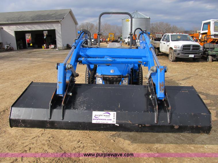 image for item B2630 2004 New Holland TC33DA MFWD tractor