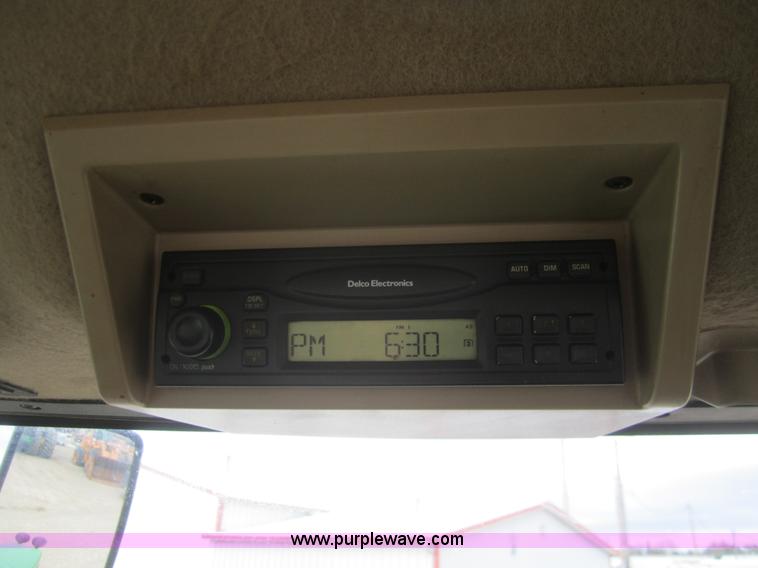 image for item B5690 2004 John Deere 9420 4WD tractor