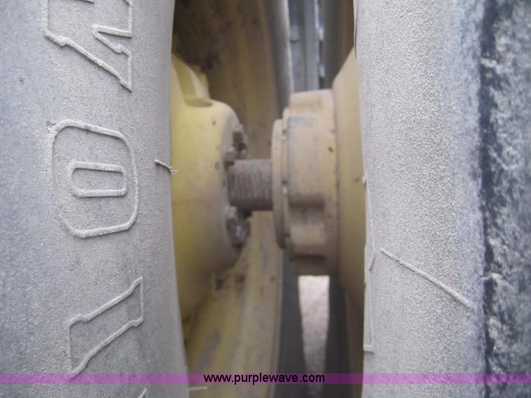 image for item B5691 2004 John Deere 9420 4WD tractor