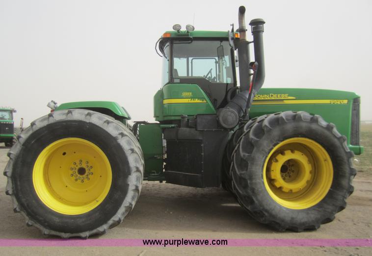 image for item B5692 2003 John Deere 9520 4WD tractor