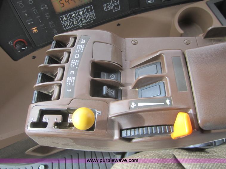 image for item B5692 2003 John Deere 9520 4WD tractor