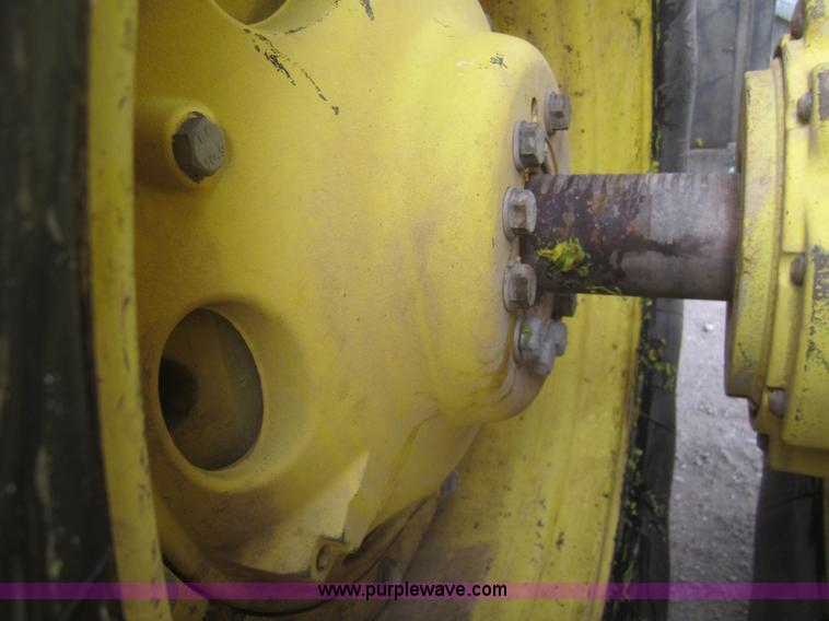 image for item B5692 2003 John Deere 9520 4WD tractor