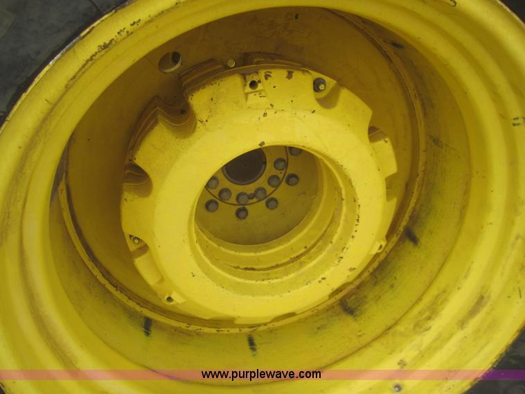 image for item B5692 2003 John Deere 9520 4WD tractor