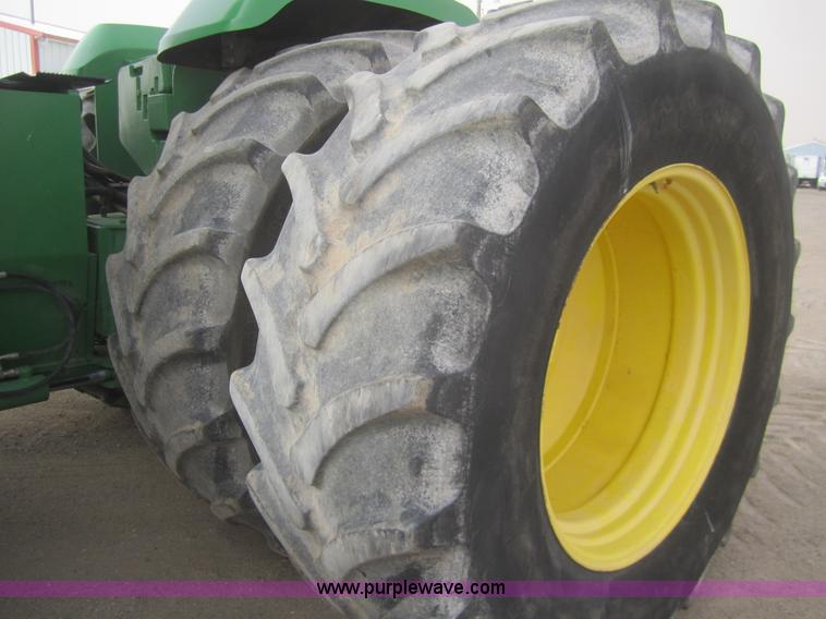 image for item B5692 2003 John Deere 9520 4WD tractor