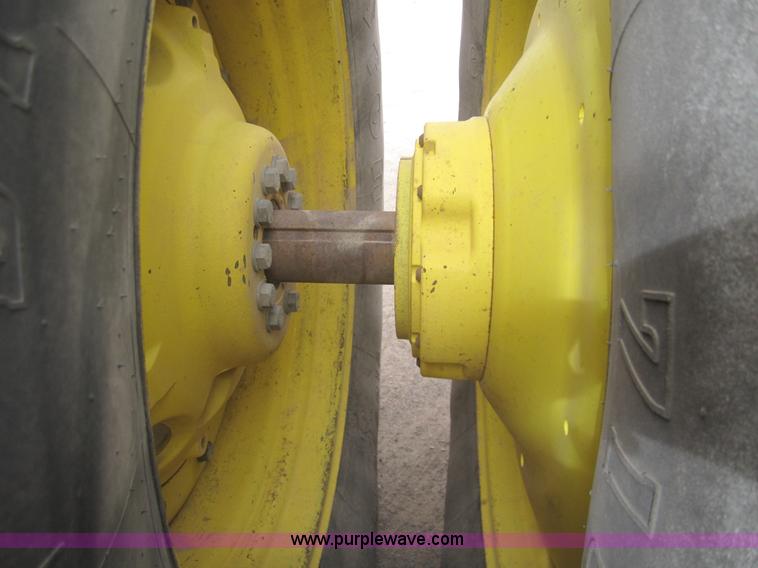 image for item B5692 2003 John Deere 9520 4WD tractor