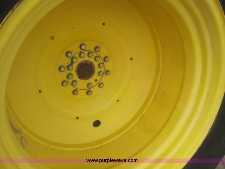 image for item B5692 2003 John Deere 9520 4WD tractor