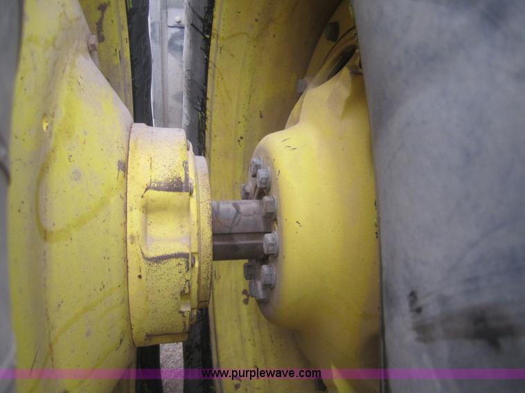 image for item B5692 2003 John Deere 9520 4WD tractor