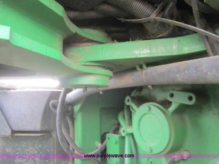 image for item B5692 2003 John Deere 9520 4WD tractor