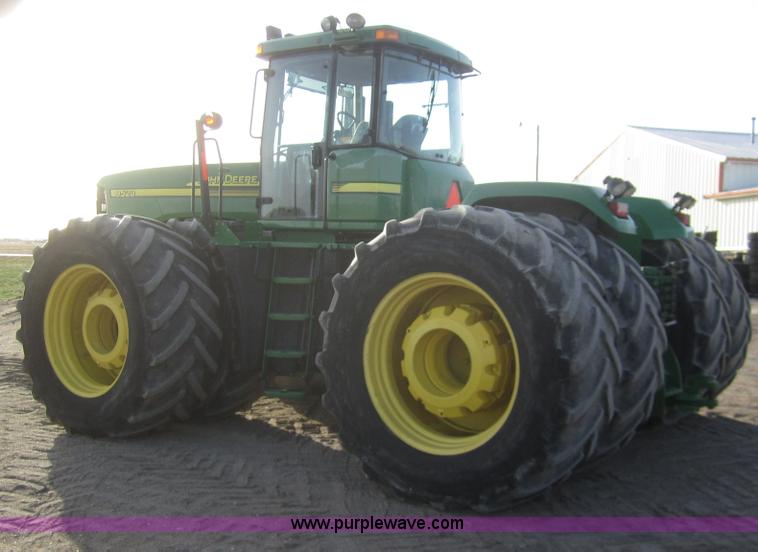 image for item B5693 2004 John Deere 9520 4WD tractor
