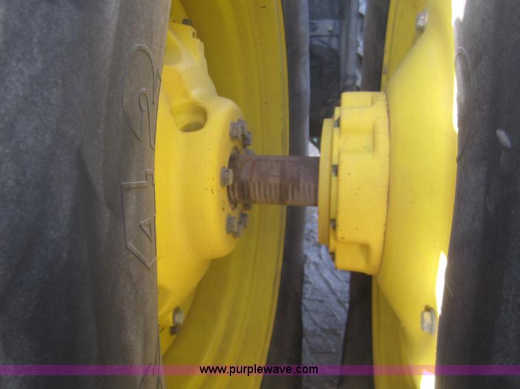 image for item B5693 2004 John Deere 9520 4WD tractor