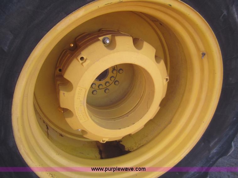 image for item B5693 2004 John Deere 9520 4WD tractor